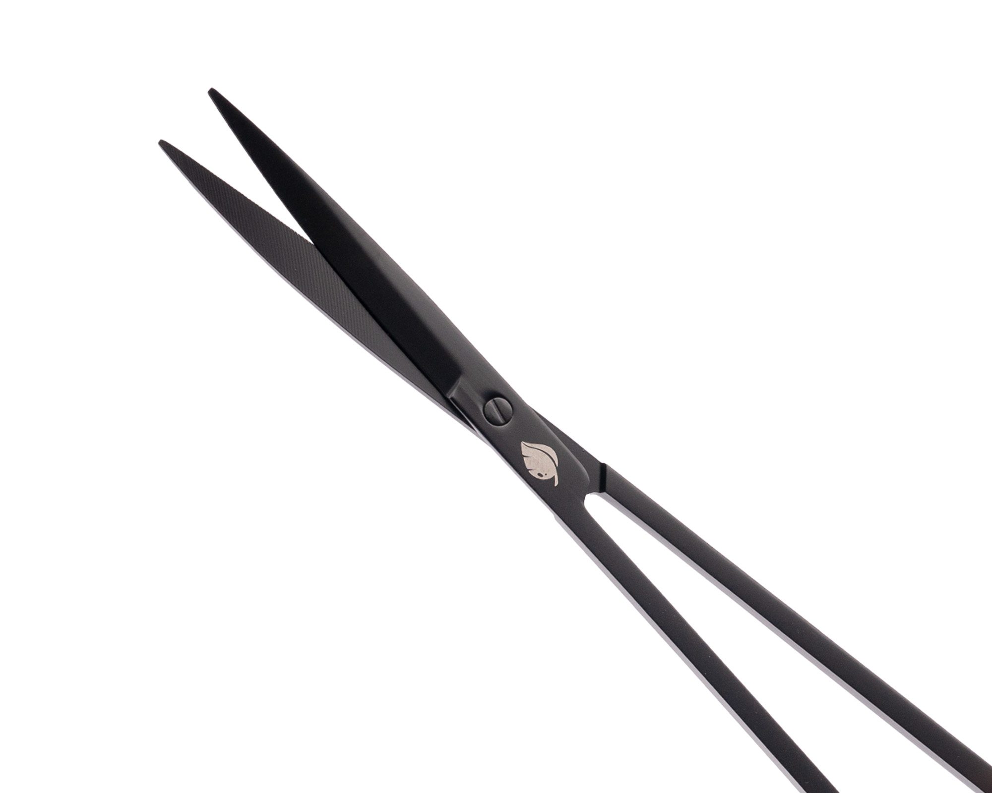 Mattschwarze Haarschere mit langen spitzen Klingen